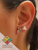 Joyería artesanal colombiana en plata ley 970. Cada pieza es elaborada 100% a mano por orfebres artesanos especializados en filigrana, una técnica ancestral que crea diseños únicos e irrepetibles. Auténtica orfebrería colombiana.