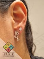 Joyería artesanal colombiana en plata ley 970. Cada pieza es elaborada 100% a mano por orfebres artesanos especializados en filigrana, una técnica ancestral que crea diseños únicos e irrepetibles. Auténtica orfebrería colombiana.