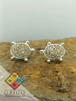 Joyería artesanal colombiana en plata ley 970. Cada pieza es elaborada 100% a mano por orfebres artesanos especializados en filigrana, una técnica ancestral que crea diseños únicos e irrepetibles. Auténtica orfebrería colombiana.