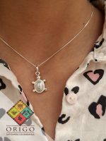 Joyería artesanal colombiana en plata ley 970. Cada pieza es elaborada 100% a mano por orfebres artesanos especializados en filigrana, una técnica ancestral que crea diseños únicos e irrepetibles. Auténtica orfebrería colombiana.