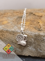 Joyería artesanal colombiana en plata ley 970. Cada pieza es elaborada 100% a mano por orfebres artesanos especializados en filigrana, una técnica ancestral que crea diseños únicos e irrepetibles. Auténtica orfebrería colombiana.