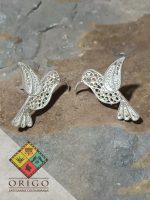 Joyería artesanal colombiana en plata ley 970. Cada pieza es elaborada 100% a mano por orfebres artesanos especializados en filigrana, una técnica ancestral que crea diseños únicos e irrepetibles. Auténtica orfebrería colombiana.
