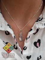 Joyería artesanal colombiana en plata ley 970. Cada pieza es elaborada 100% a mano por orfebres artesanos especializados en filigrana, una técnica ancestral que crea diseños únicos e irrepetibles. Auténtica orfebrería colombiana.