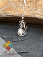 Joyería artesanal colombiana en plata ley 970. Cada pieza es elaborada 100% a mano por orfebres artesanos especializados en filigrana, una técnica ancestral que crea diseños únicos e irrepetibles. Auténtica orfebrería colombiana.