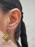 Joyería artesanal colombiana en plata ley 970. Cada pieza es elaborada 100% a mano por orfebres artesanos especializados en filigrana, una técnica ancestral que crea diseños únicos e irrepetibles. Auténtica orfebrería colombiana.