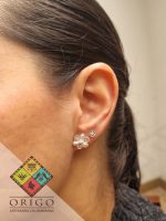 Joyería artesanal colombiana en plata ley 970. Cada pieza es elaborada 100% a mano por orfebres artesanos especializados en filigrana, una técnica ancestral que crea diseños únicos e irrepetibles. Auténtica orfebrería colombiana.