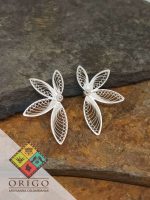 Joyería artesanal colombiana en plata ley 970. Cada pieza es elaborada 100% a mano por orfebres artesanos especializados en filigrana, una técnica ancestral que crea diseños únicos e irrepetibles. Auténtica orfebrería colombiana.