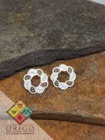 Joyería artesanal colombiana en plata ley 970. Cada pieza es elaborada 100% a mano por orfebres artesanos especializados en filigrana, una técnica ancestral que crea diseños únicos e irrepetibles. Auténtica orfebrería colombiana.