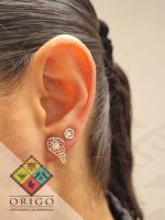 Joyería artesanal colombiana en plata ley 970. Cada pieza es elaborada 100% a mano por orfebres artesanos especializados en filigrana, una técnica ancestral que crea diseños únicos e irrepetibles. Auténtica orfebrería colombiana.