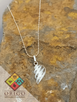 Joyería artesanal colombiana en plata ley 970. Cada pieza es elaborada 100% a mano por orfebres artesanos especializados en filigrana, una técnica ancestral que crea diseños únicos e irrepetibles. Auténtica orfebrería colombiana.