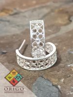 Joyería artesanal colombiana en plata ley 970. Cada pieza es elaborada 100% a mano por orfebres artesanos especializados en filigrana, una técnica ancestral que crea diseños únicos e irrepetibles. Auténtica orfebrería colombiana.