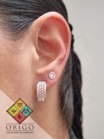 Joyería artesanal colombiana en plata ley 970. Cada pieza es elaborada 100% a mano por orfebres artesanos especializados en filigrana, una técnica ancestral que crea diseños únicos e irrepetibles. Auténtica orfebrería colombiana.