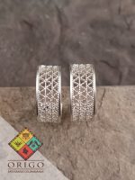 Joyería artesanal colombiana en plata ley 970. Cada pieza es elaborada 100% a mano por orfebres artesanos especializados en filigrana, una técnica ancestral que crea diseños únicos e irrepetibles. Auténtica orfebrería colombiana.