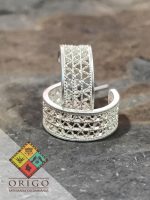 Joyería artesanal colombiana en plata ley 970. Cada pieza es elaborada 100% a mano por orfebres artesanos especializados en filigrana, una técnica ancestral que crea diseños únicos e irrepetibles. Auténtica orfebrería colombiana.