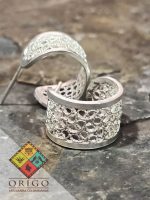 Joyería artesanal colombiana en plata ley 970. Cada pieza es elaborada 100% a mano por orfebres artesanos especializados en filigrana, una técnica ancestral que crea diseños únicos e irrepetibles. Auténtica orfebrería colombiana.
