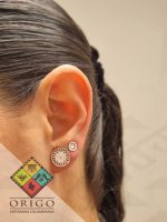 Joyería artesanal colombiana en plata ley 970. Cada pieza es elaborada 100% a mano por orfebres artesanos especializados en filigrana, una técnica ancestral que crea diseños únicos e irrepetibles. Auténtica orfebrería colombiana.