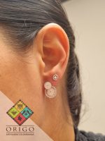 Joyería artesanal colombiana en plata ley 970. Cada pieza es elaborada 100% a mano por orfebres artesanos especializados en filigrana, una técnica ancestral que crea diseños únicos e irrepetibles. Auténtica orfebrería colombiana.