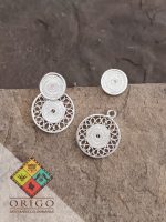 Joyería artesanal colombiana en plata ley 970. Cada pieza es elaborada 100% a mano por orfebres artesanos especializados en filigrana, una técnica ancestral que crea diseños únicos e irrepetibles. Auténtica orfebrería colombiana.