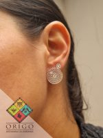 Joyería artesanal colombiana en plata ley 970. Cada pieza es elaborada 100% a mano por orfebres artesanos especializados en filigrana, una técnica ancestral que crea diseños únicos e irrepetibles. Auténtica orfebrería colombiana.