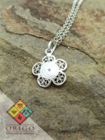 Joyería artesanal colombiana en plata ley 970. Cada pieza es elaborada 100% a mano por orfebres artesanos especializados en filigrana, una técnica ancestral que crea diseños únicos e irrepetibles. Auténtica orfebrería colombiana.