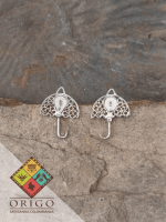 Joyería artesanal colombiana en plata ley 970. Cada pieza es elaborada 100% a mano por orfebres artesanos especializados en filigrana, una técnica ancestral que crea diseños únicos e irrepetibles. Auténtica orfebrería colombiana.