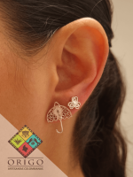Joyería artesanal colombiana en plata ley 970. Cada pieza es elaborada 100% a mano por orfebres artesanos especializados en filigrana, una técnica ancestral que crea diseños únicos e irrepetibles. Auténtica orfebrería colombiana.