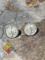 Joyería artesanal colombiana en plata ley 970. Cada pieza es elaborada 100% a mano por orfebres artesanos especializados en filigrana, una técnica ancestral que crea diseños únicos e irrepetibles. Auténtica orfebrería colombiana.