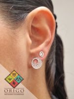 Joyería artesanal colombiana en plata ley 970. Cada pieza es elaborada 100% a mano por orfebres artesanos especializados en filigrana, una técnica ancestral que crea diseños únicos e irrepetibles. Auténtica orfebrería colombiana.