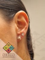 Joyería artesanal colombiana en plata ley 970. Cada pieza es elaborada 100% a mano por orfebres artesanos especializados en filigrana, una técnica ancestral que crea diseños únicos e irrepetibles. Auténtica orfebrería colombiana.