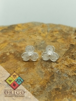 Joyería artesanal colombiana en plata ley 970. Cada pieza es elaborada 100% a mano por orfebres artesanos especializados en filigrana, una técnica ancestral que crea diseños únicos e irrepetibles. Auténtica orfebrería colombiana.