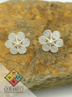 Joyería artesanal colombiana en plata ley 970. Cada pieza es elaborada 100% a mano por orfebres artesanos especializados en filigrana, una técnica ancestral que crea diseños únicos e irrepetibles. Auténtica orfebrería colombiana.