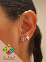 Joyería artesanal colombiana en plata ley 970. Cada pieza es elaborada 100% a mano por orfebres artesanos especializados en filigrana, una técnica ancestral que crea diseños únicos e irrepetibles. Auténtica orfebrería colombiana.